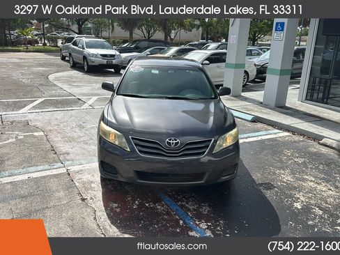 Used 2010 Toyota Camry LE FWD image 4