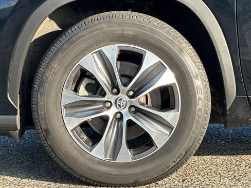 Used 2021 Toyota Highlander XLE image 27