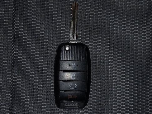 Used 2017 Kia Forte LX image 32