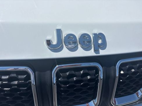 Used 2023 Jeep Compass Latitude w/ Sun and Sound Group AWD/4WD image 10