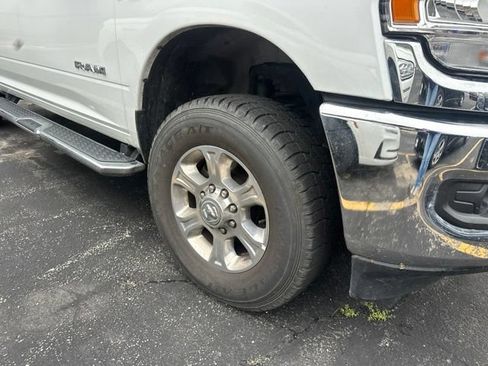 Used 2024 RAM 2500 Big Horn AWD/4WD image 3