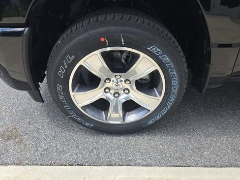 New 2026 RAM 1500 Express AWD/4WD image 8