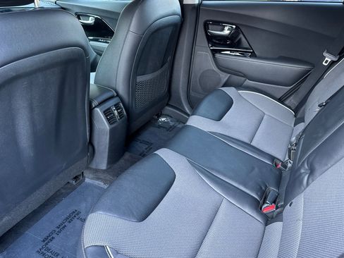Used 2022 Kia Niro EX image 13