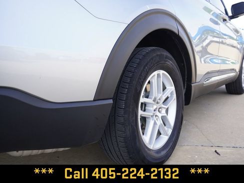 Used 2025 Ford Explorer Active w/ Active Comfort Package RWD image 7