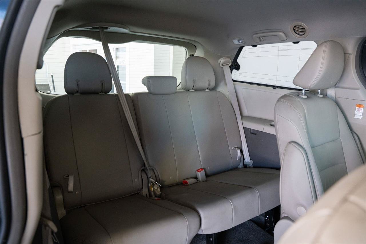 Used 2019 Toyota Sienna XLE AWD/4WD image 17