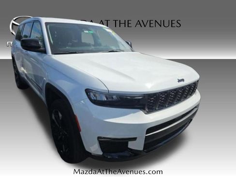 Used 2023 Jeep Grand Cherokee L Limited w/ Black Appearance Package AWD/4WD image 1