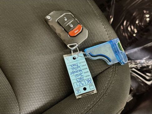 Used 2023 Jeep Wrangler Unlimited AWD/4WD image 33