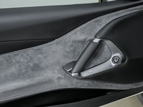 Used 2018 Ferrari 812 Superfast RWD image 19