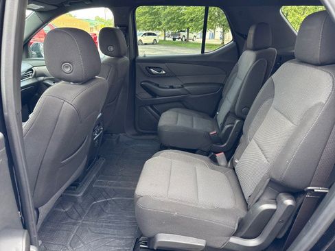 Used 2023 Chevrolet Traverse LT FWD image 25
