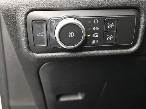 Used 2022 Ford Explorer XLT w/ Equipment Group 202A image 11