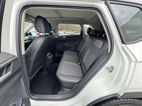 New 2026 Volkswagen Taos SE AWD/4WD image 9