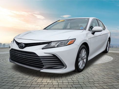 Used 2023 Toyota Camry LE image 9