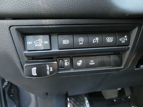 Used 2025 Toyota Tundra Limited AWD/4WD image 76