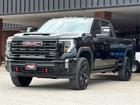 Used 2024 GMC Sierra 2500 AT4 w/ AT4 Premium Plus Package image 3