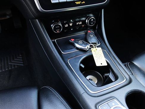 Used 2018 Mercedes-Benz GLA 250 image 10