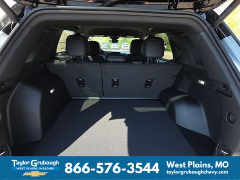 New 2026 Chevrolet Equinox RS w/ Convenience Package III FWD image 32