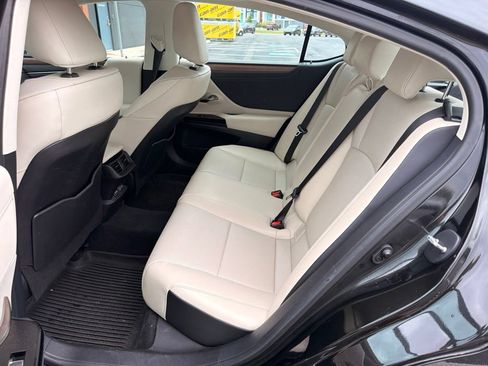 Used 2024 Lexus ES 350 w/ Premium Package FWD image 13