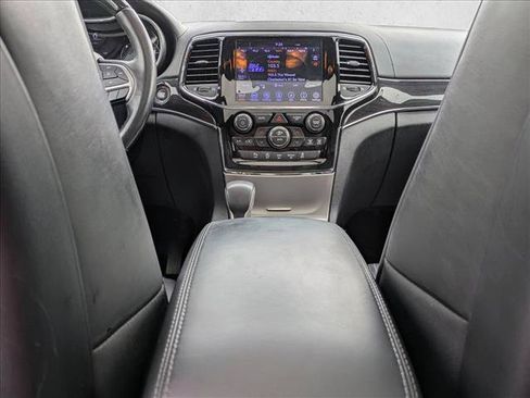 Used 2020 Jeep Grand Cherokee Overland AWD/4WD image 15