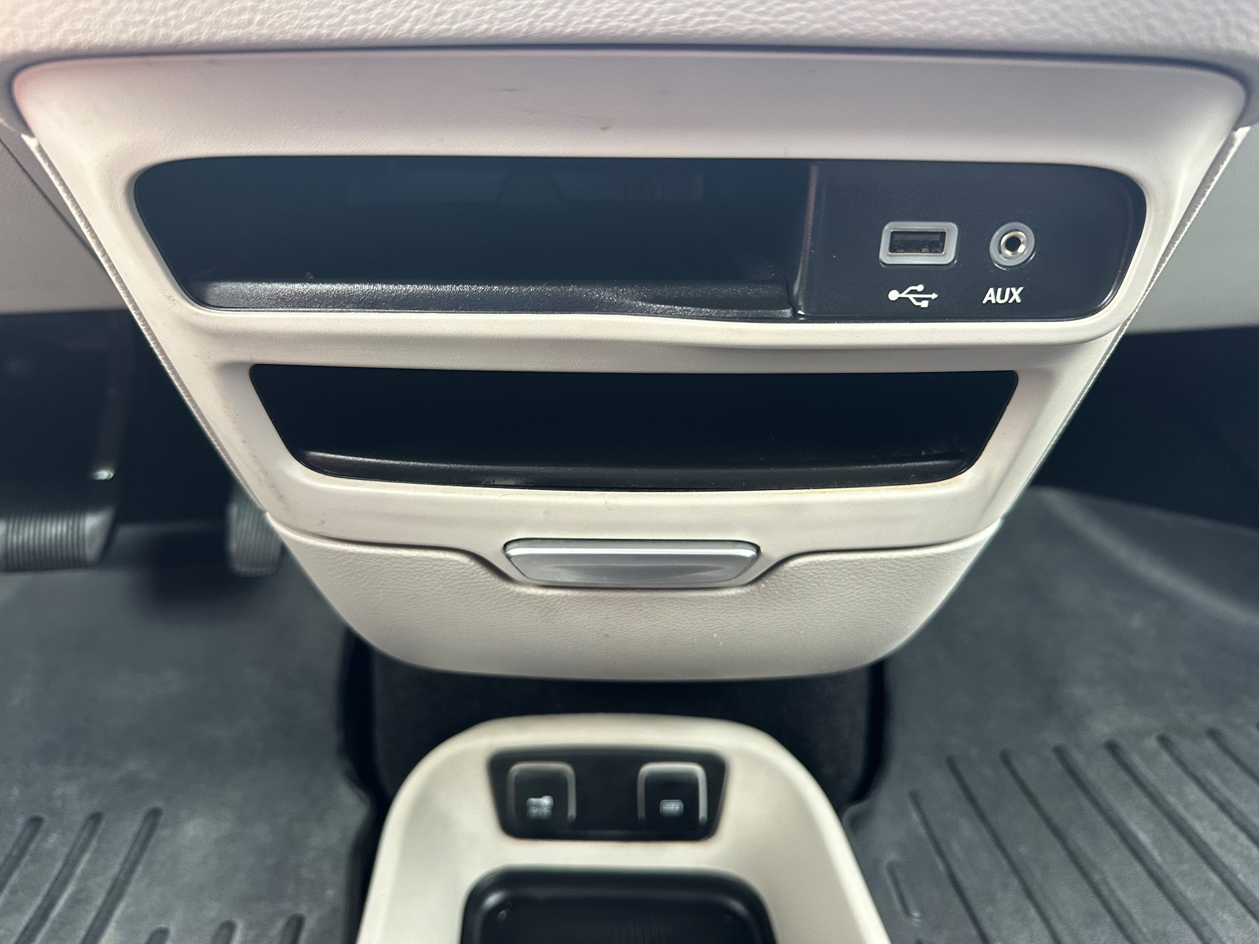 Used 2020 Chrysler Pacifica Touring-L FWD image 18