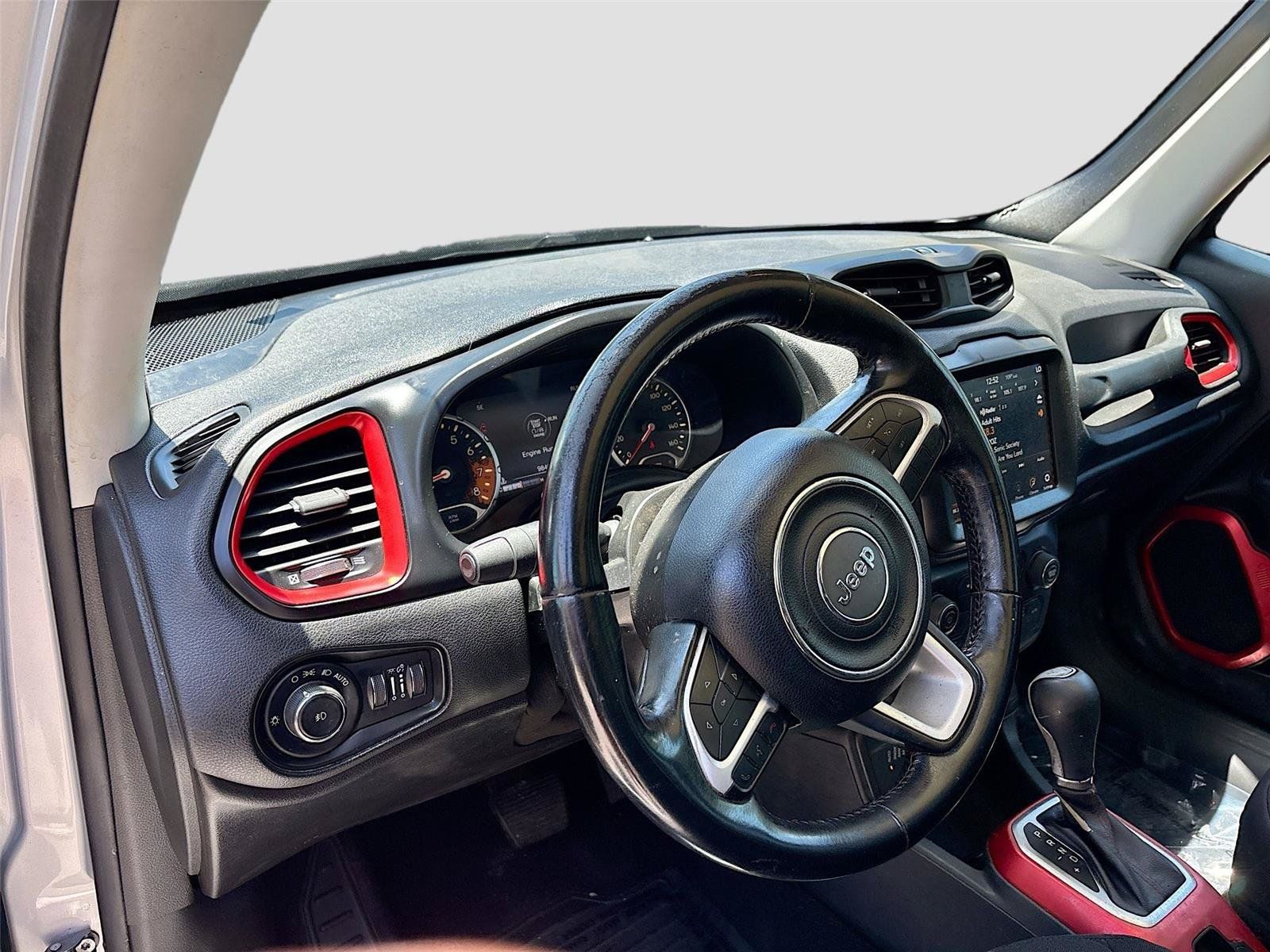 Used 2018 Jeep Renegade Trailhawk w/ UConnect 8.4 Nav Group AWD/4WD image 9