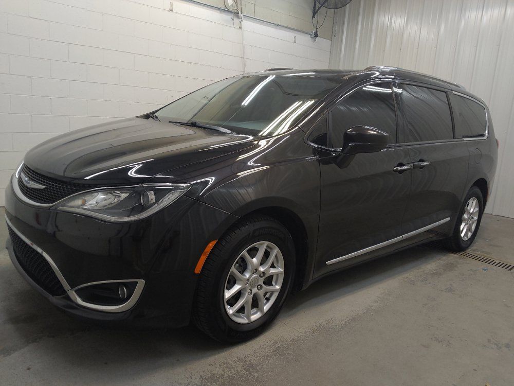 Used 2020 Chrysler Pacifica Touring-L FWD image 2