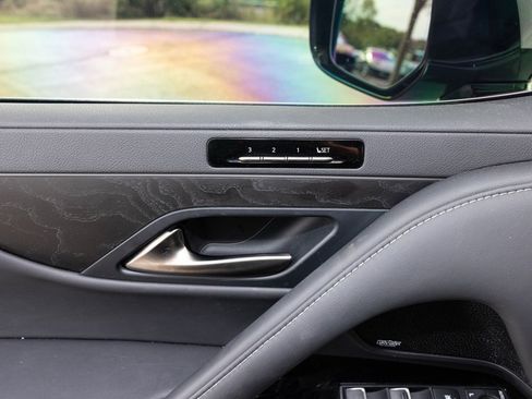 Used 2024 Lexus LX 600 4WD w/ Luxury Package image 18