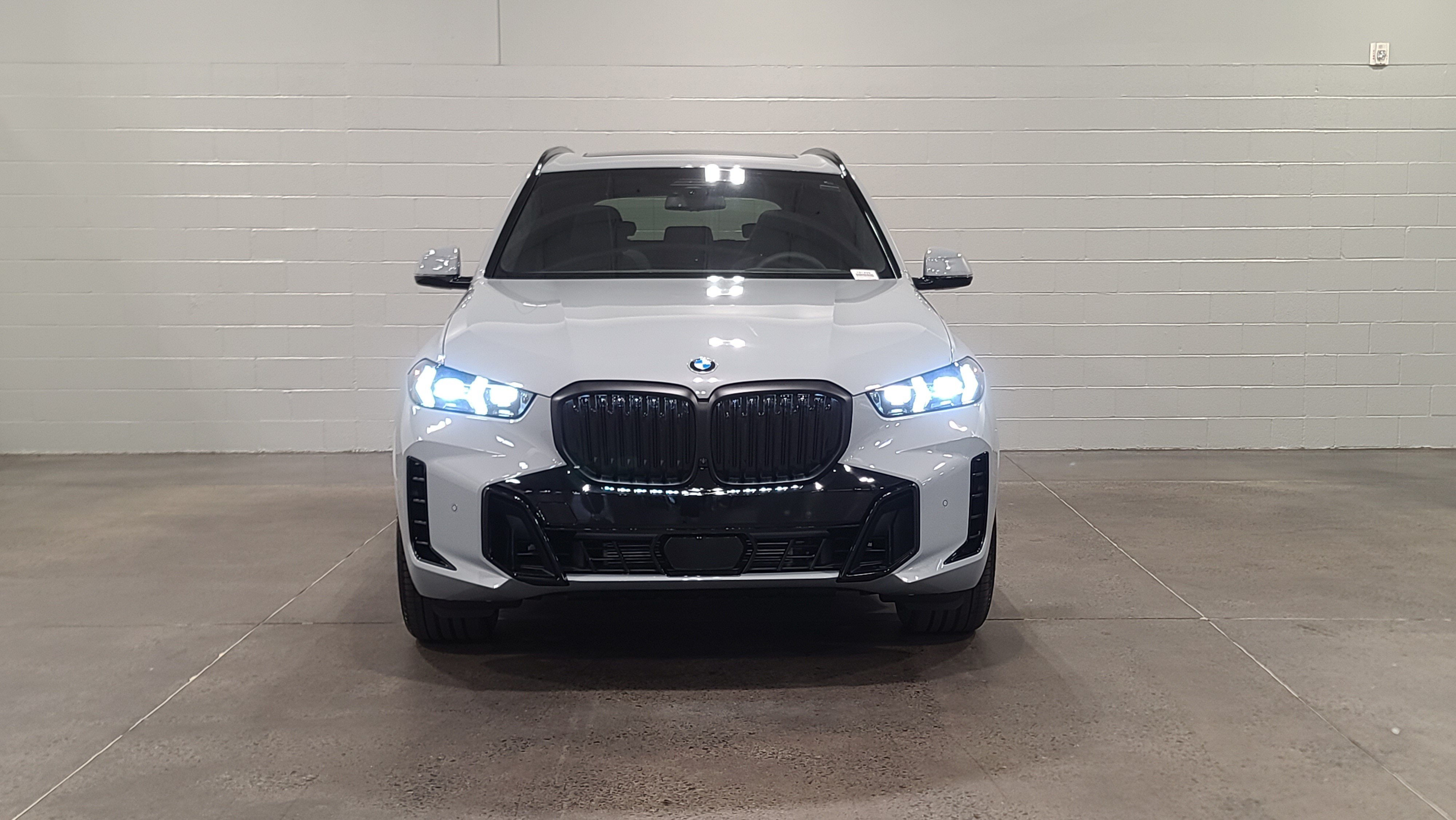 Used 2026 BMW X5 xDrive40i w/ M Sport Package AWD/4WD image 2