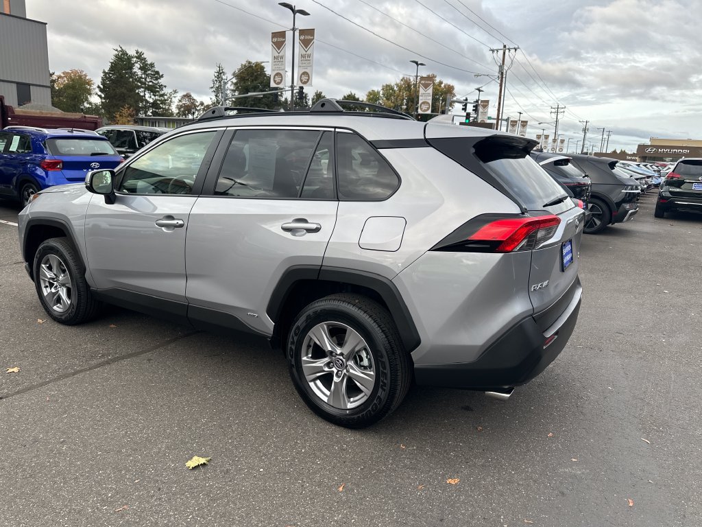 Used 2025 Toyota RAV4 XLE w/ Convenience Package AWD/4WD image 4
