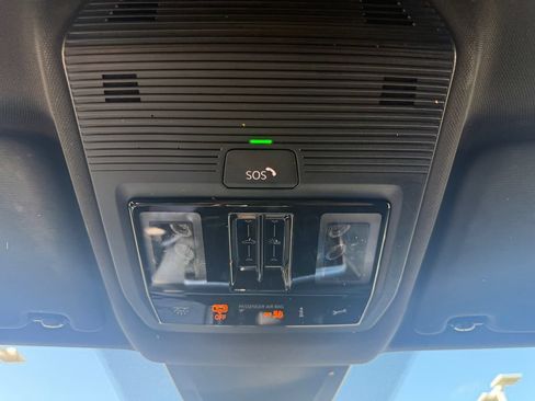 Used 2024 Volkswagen Atlas Cross Sport SE FWD image 21