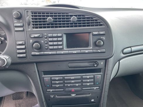 Used 2004 Saab 9-3 Arc image 10