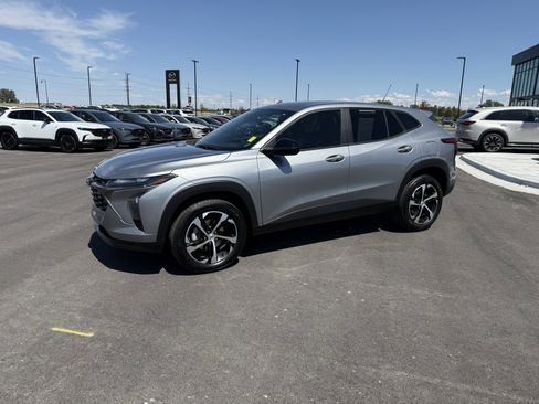 Used 2025 Chevrolet Trax RS w/ Driver Confidence Package image 3