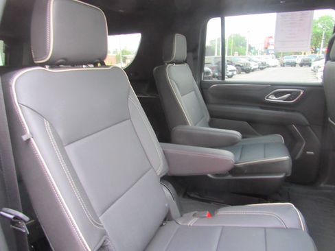 Used 2024 GMC Yukon XL SLT w/ SLT Luxury Package AWD/4WD image 22