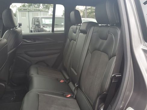 New 2025 Jeep Grand Cherokee Altitude image 15