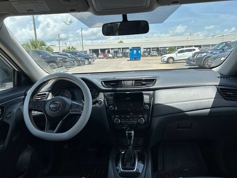 Used 2018 Nissan Rogue SV AWD/4WD image 15