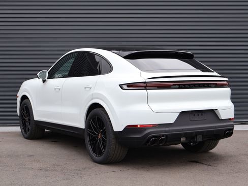 New 2026 Porsche Cayenne Coupe AWD/4WD image 3