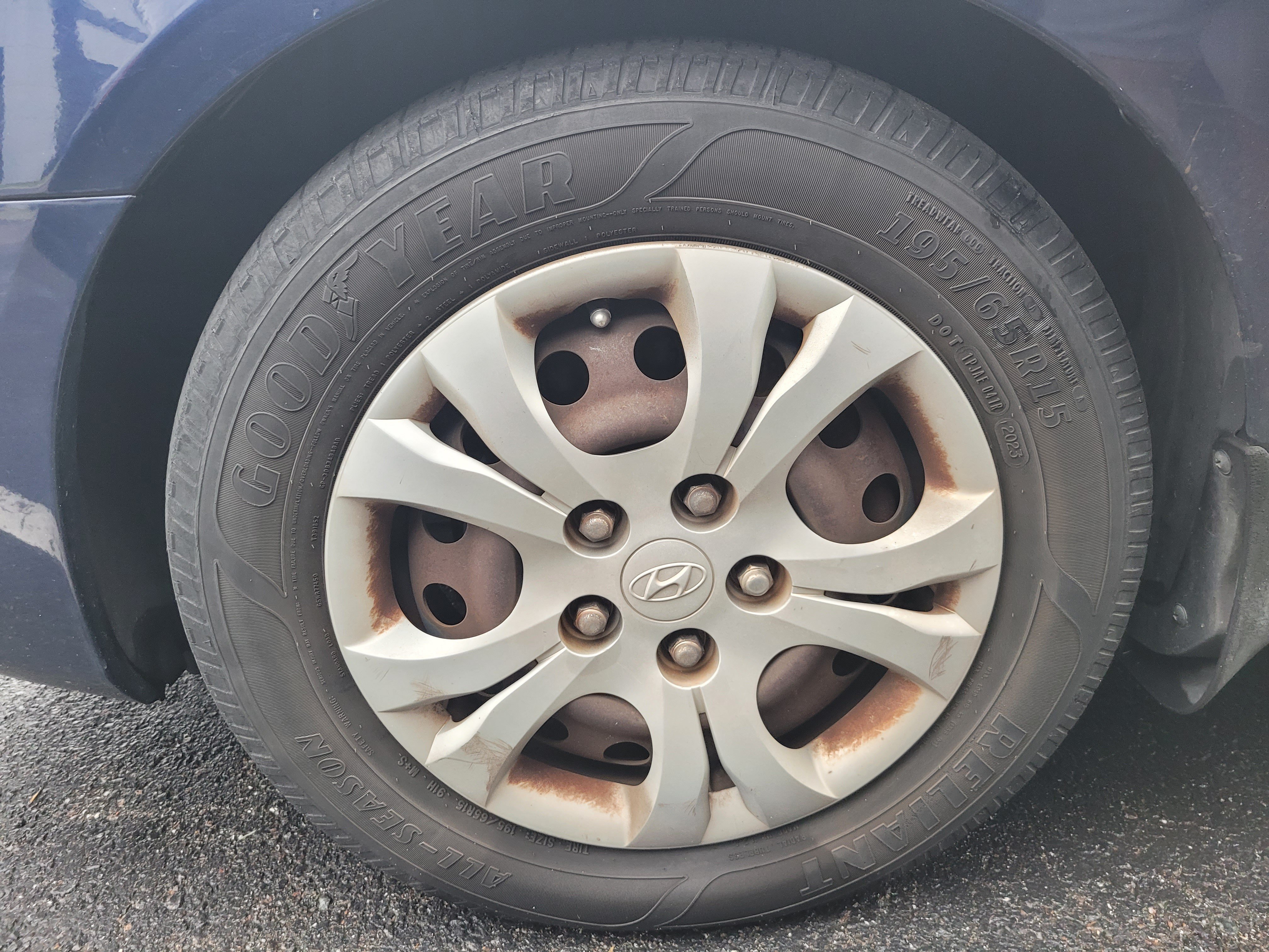 Used 2010 Hyundai Elantra GLS FWD image 9
