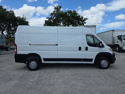 Used 2024 RAM ProMaster 2500 w/ Convenience Group FWD image 8