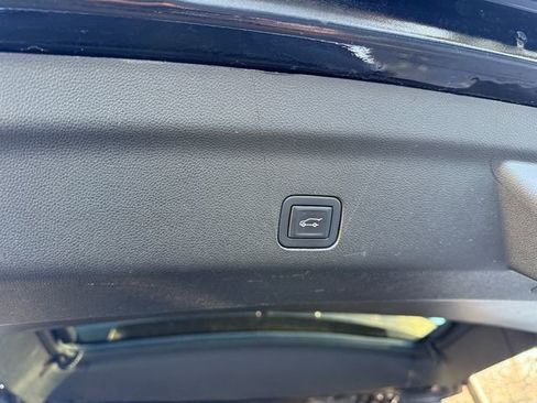 Used 2022 Chevrolet Tahoe LT w/ LT Signature Plus Package image 35