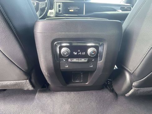 Used 2023 GMC Yukon Denali AWD/4WD image 16
