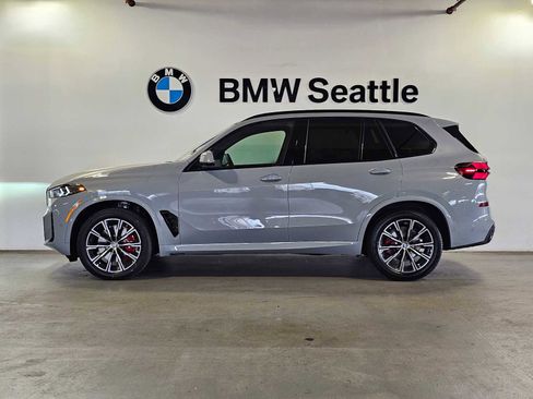 New 2026 BMW X5 xDrive40i w/ M Sport Package AWD/4WD image 3