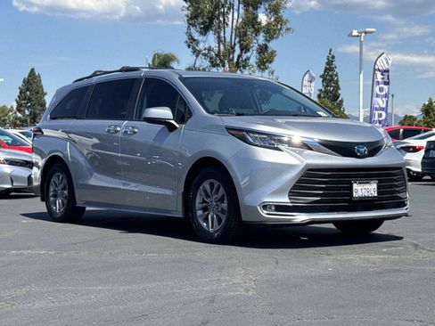 Used 2022 Toyota Sienna XLE FWD image 7