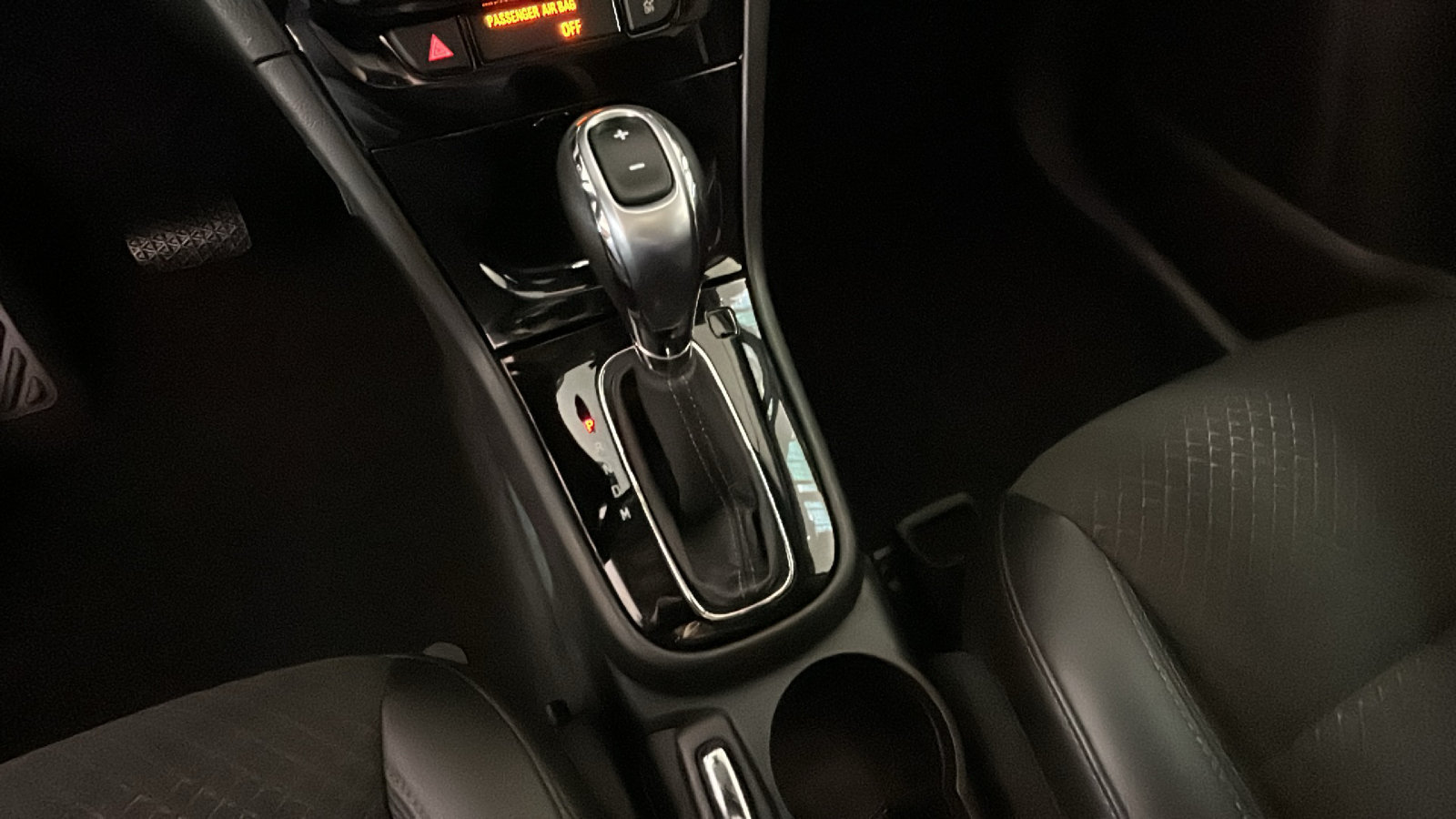 Used 2019 Buick Encore Sport Touring FWD image 25