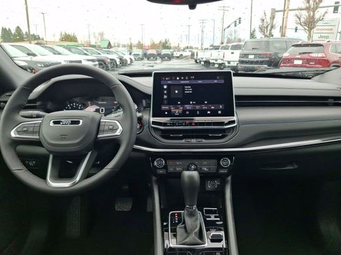 New 2026 Jeep Compass Latitude image 9