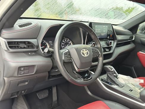 Used 2021 Toyota Highlander XSE FWD image 10