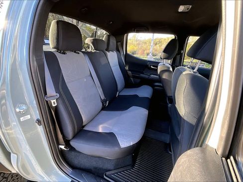 Certified 2022 Toyota Tacoma TRD Off-Road image 19