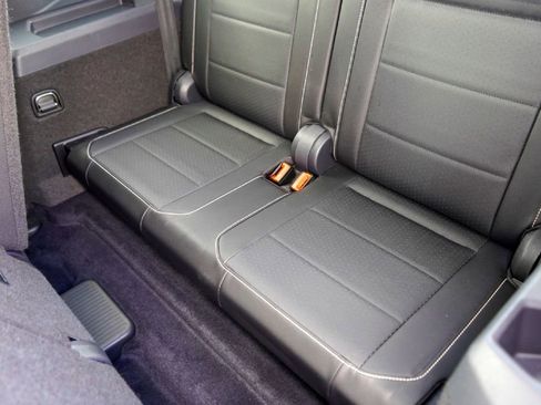 Used 2021 Volkswagen Tiguan SE w/ 3-Row Tiguan MDO Package image 27