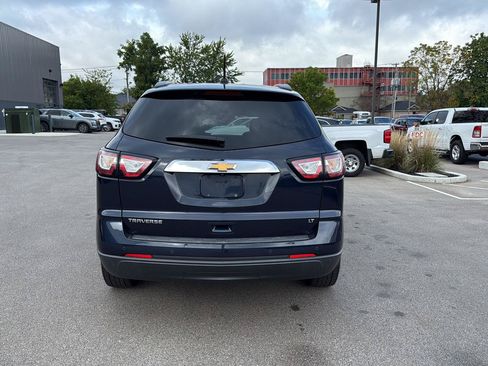 Used 2017 Chevrolet Traverse LT w/ Style and Technology Package FWD image 4