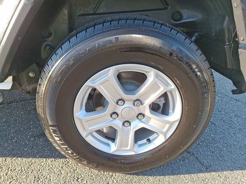 Used 2018 Jeep Wrangler Unlimited Sport S image 7