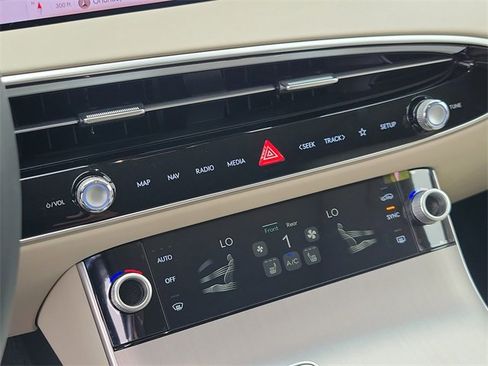 New 2026 Genesis GV70 2.5T Select image 26