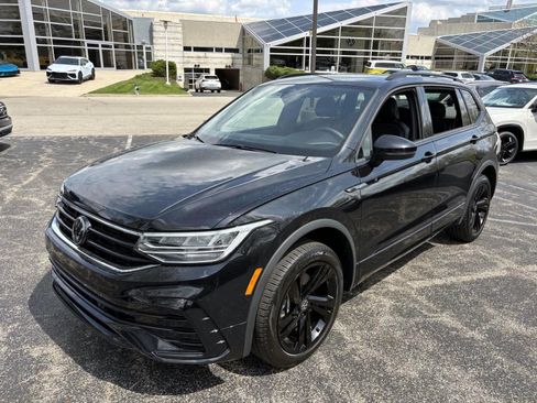 Used 2024 Volkswagen Tiguan SE R-Line image 1